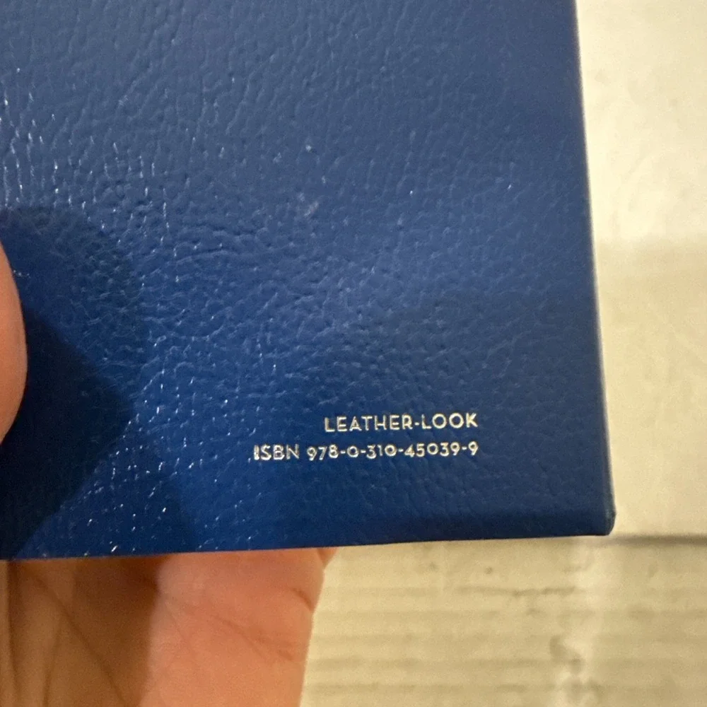 NIV Holy Bible Blue Leather-Look Red Letter Edition 2011 Zondervan Indexed Maps‎